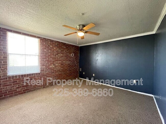 Building Photo - 3101 Highland Rd