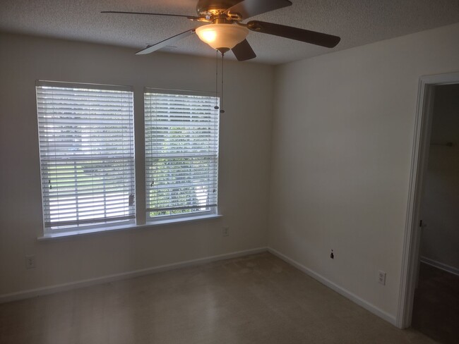 Building Photo - ****MOVE IN SPECIAL****Two Story, Five Bed...