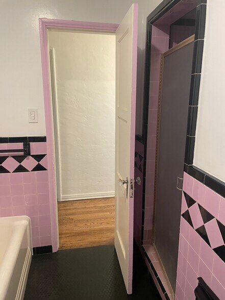 Front bathroom (2) - 1208 W 81st Pl