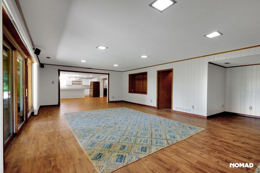 Building Photo - 139 Ladue Oaks Dr