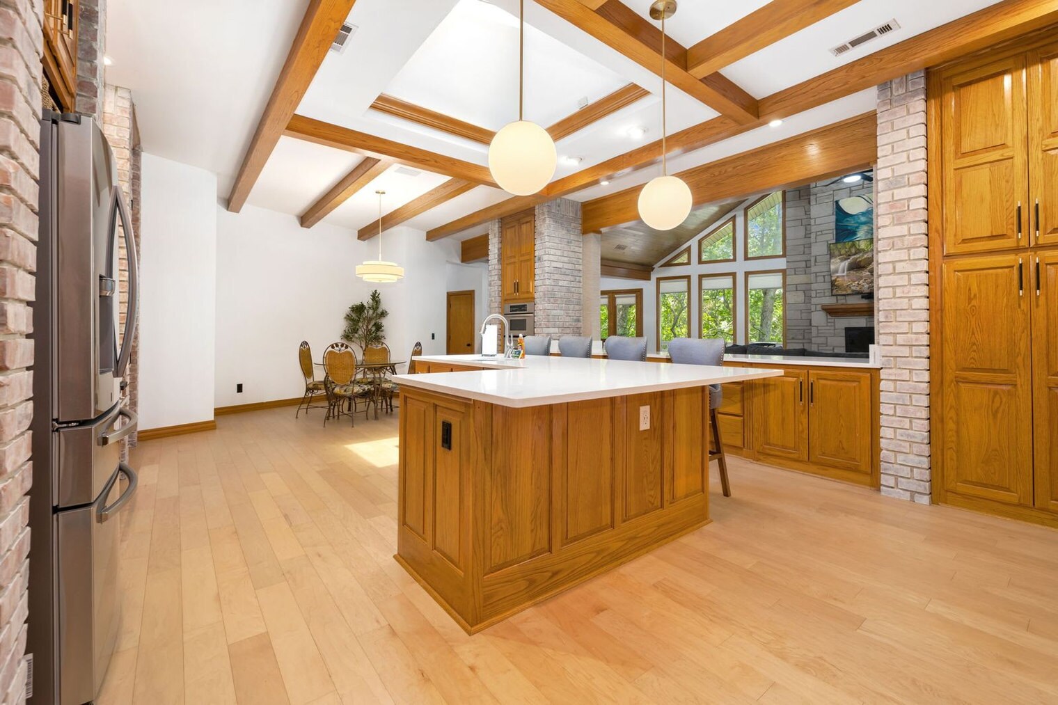 Building Photo - 10 Spring Valley Dr