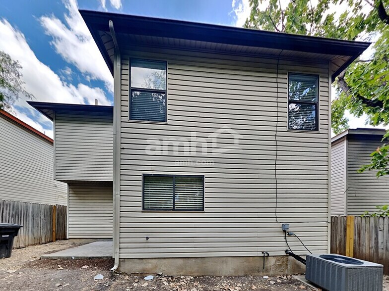 Building Photo - 8931 Kenton Briar