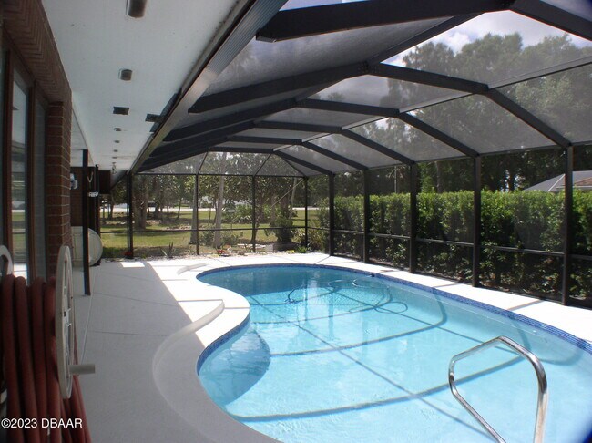 Building Photo - 8 Taxiway Lindy Loop