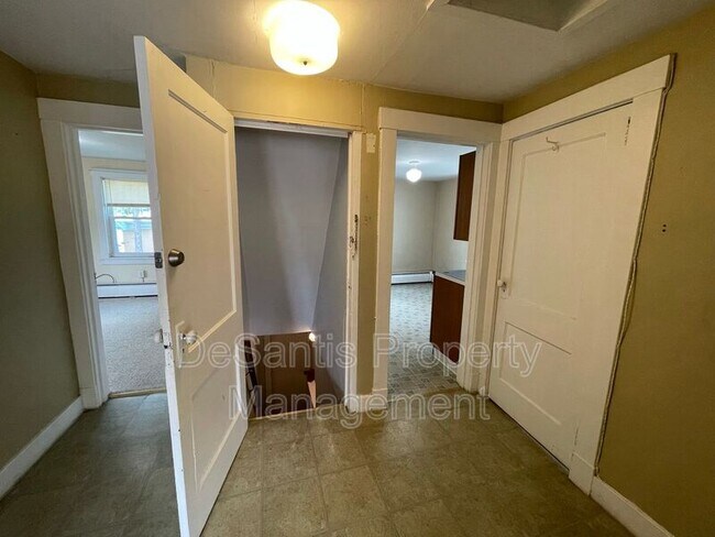 Building Photo - 2473 Wildwood Rd