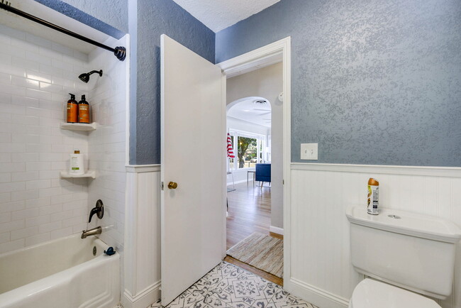 Main Bathroom - 1654 Verda St