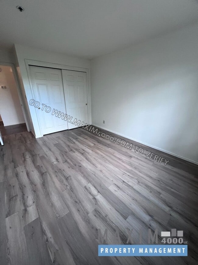 Building Photo - 1111 Horizon Dr