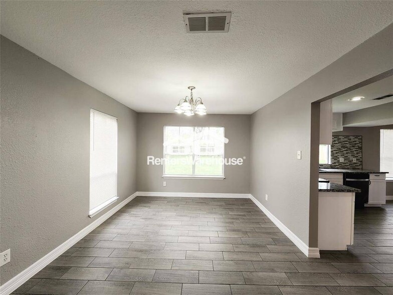 Building Photo - 2110 Hilton Head Dr