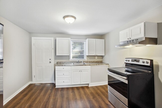 Building Photo - Very nice 2BR/1BA Home In Downtown Savannah