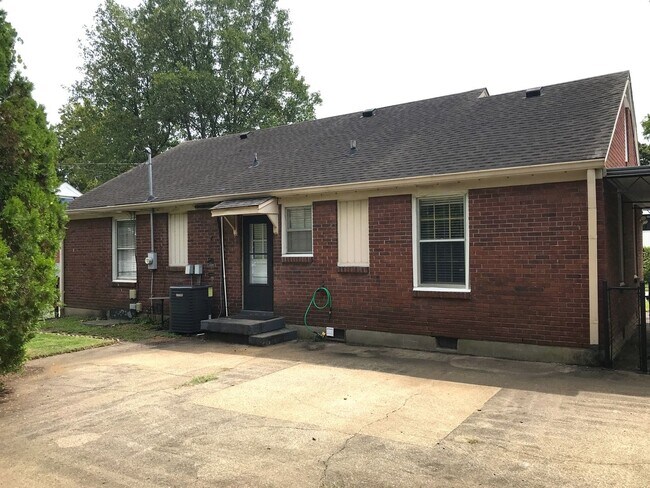 Building Photo - 3-Bedroom 2-Bath Home in Prime West Nashvi...