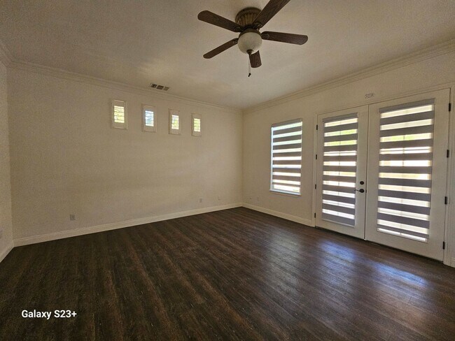 Building Photo - LARGE 3BED/2 BATH IN A COUNTRY CLUB SETTTING