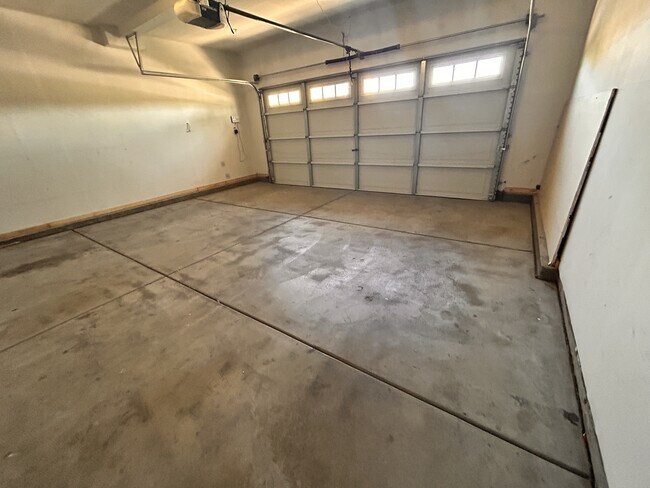 Building Photo - 10476 Fossil Way