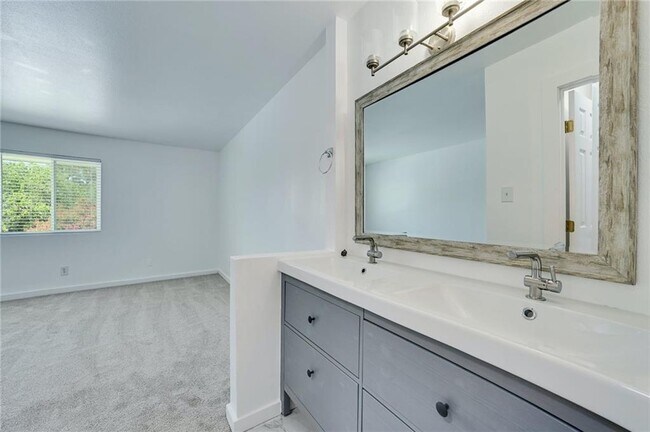 Building Photo - 1502 Bridgeway Dr