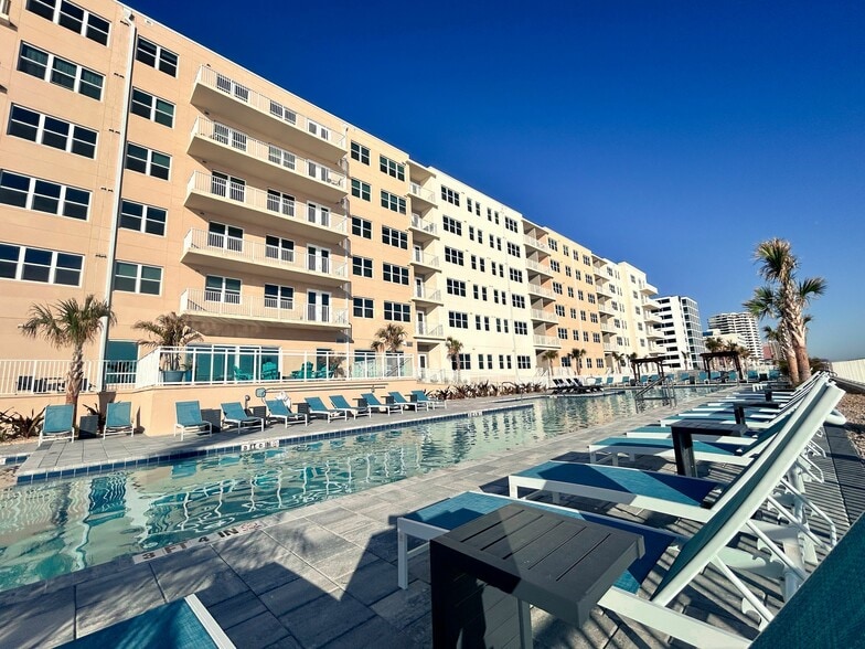 Hang out and unwind with the soothing rhythm of ocean waves—your perfect escape for relaxation and connection. - Triton Cay - Daytona Apartments