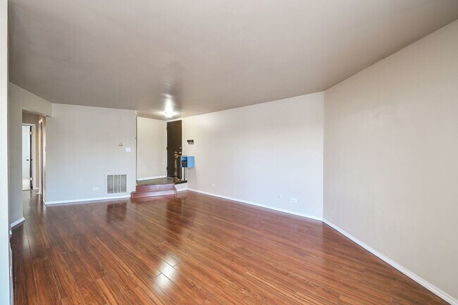 Building Photo - 1705 Lakecliffe Dr