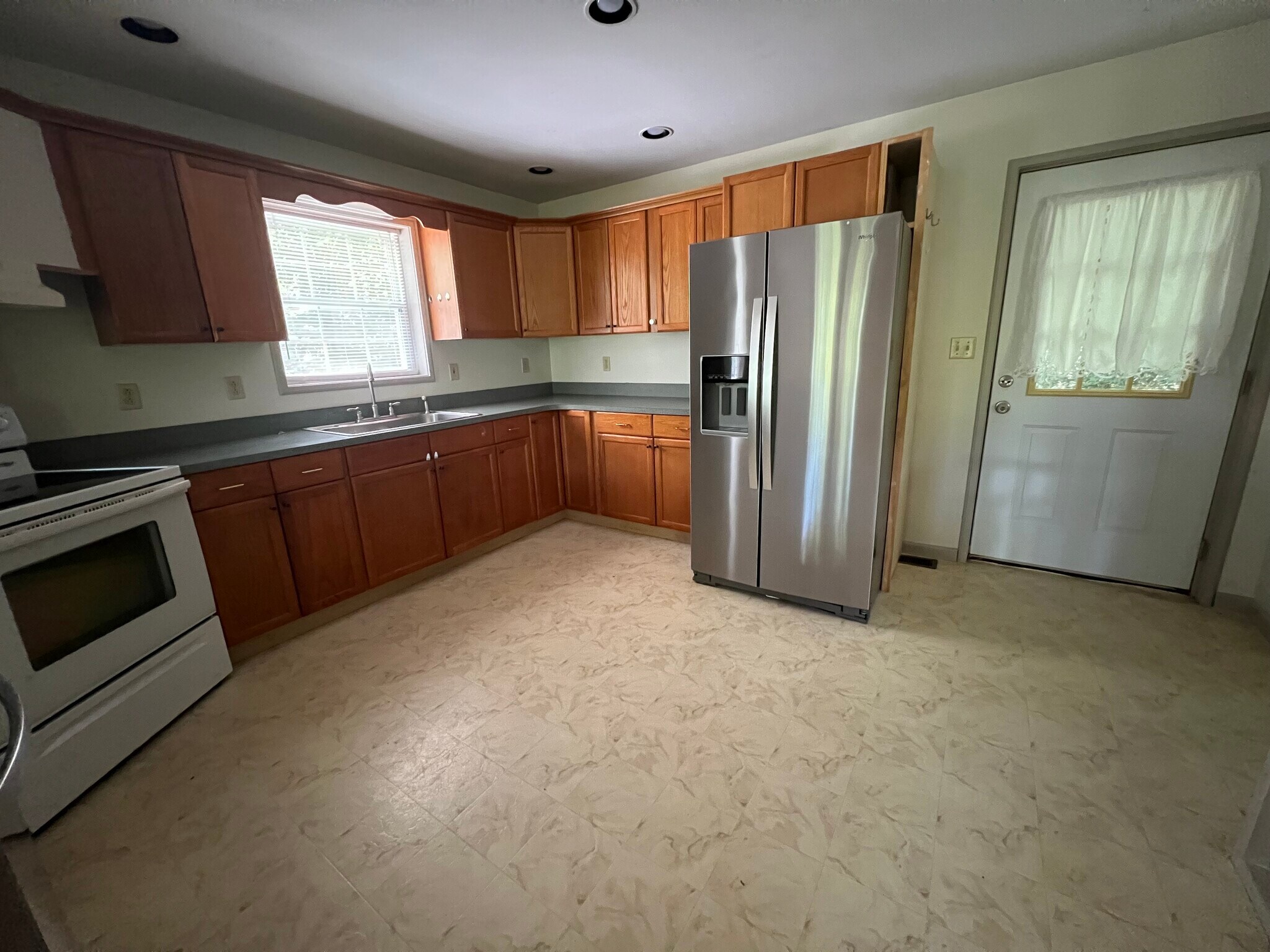 Building Photo - 24 Beckett Dr