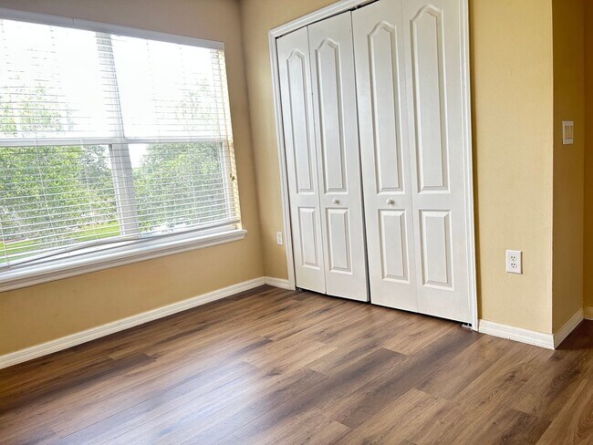 Building Photo - Beautiful Home in Parkview at Lake Shore