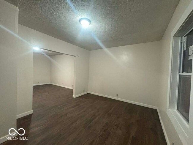 Building Photo - 1014 W 33rd St