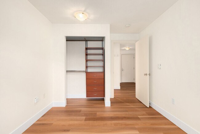 Building Photo - Modern Cap Hill 1 Bedroom with Garage Parking & Laundry Room