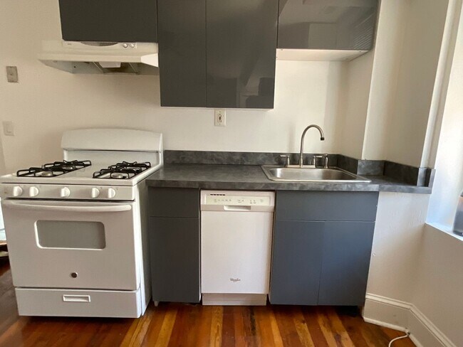 Building Photo - 624 Catharine Street