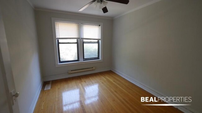 Building Photo - 2 bedroom in CHICAGO IL 60657