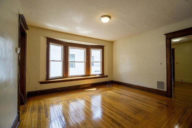 Building Photo - 725 Livingston Ave