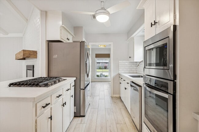 Building Photo - 2127 Blue Willow Dr