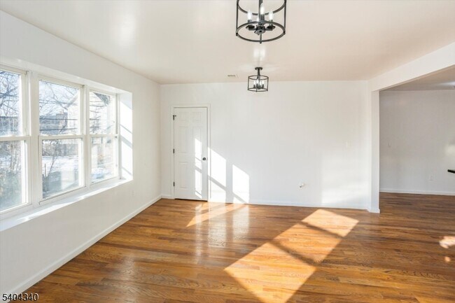 Building Photo - 29 William St