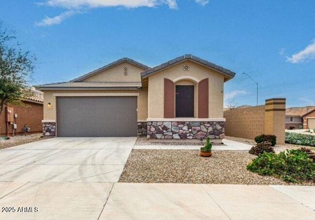 Primary Photo - 41007 W Portis Dr