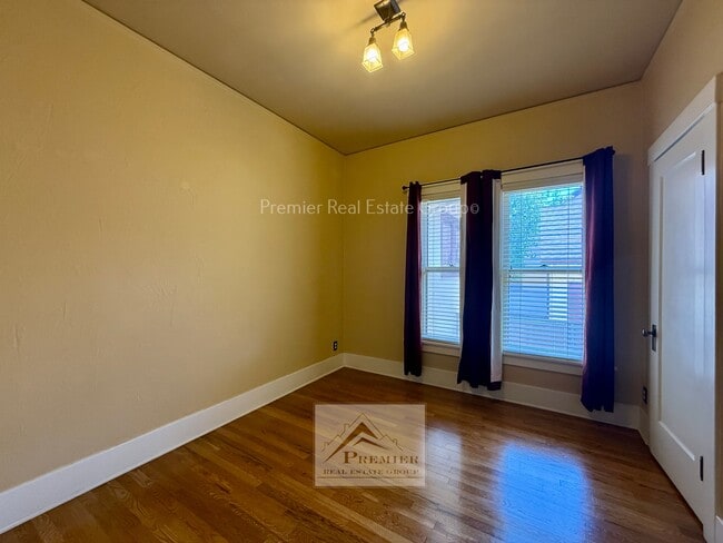 Building Photo - 429 E San Rafael St