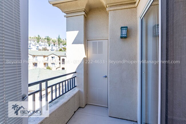 Building Photo - *** AMAZING 2 BD-2BTH CONDO W/ BONUS ROOM ...