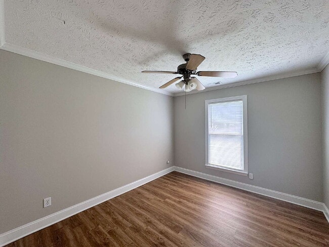Building Photo - Well Maintained Three Bedroom Home in Hope...