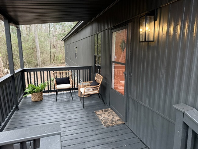 Building Photo - 1331 Oak Grove Rd