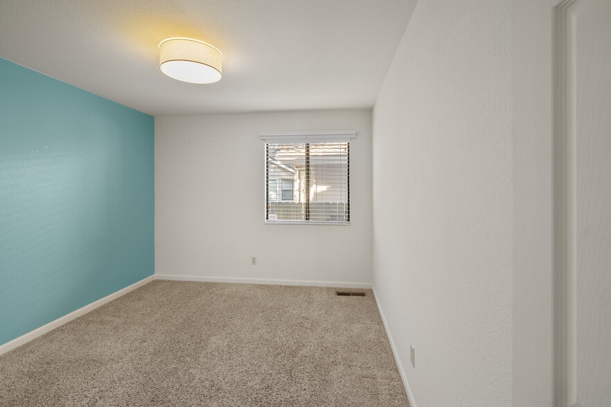 Building Photo - 1557 Bramble Ct