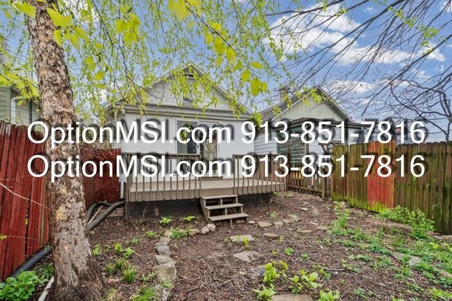 Building Photo - West Plaza!!!