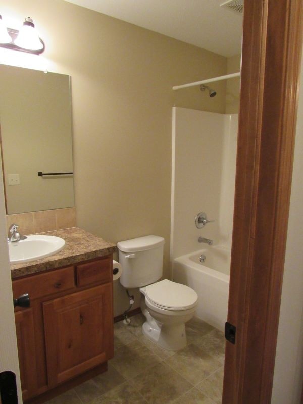 Building Photo - 2027 Harvest Ridge Ct