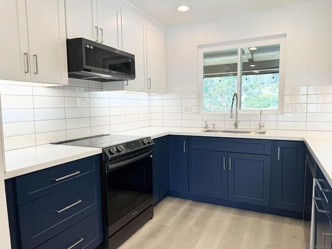 Building Photo - 1858 Fairway Cir Dr
