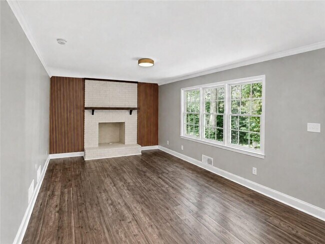Building Photo - 4521 S Roberts Dr