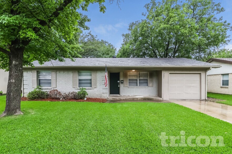 Building Photo - 3221 Edgebrook Dr
