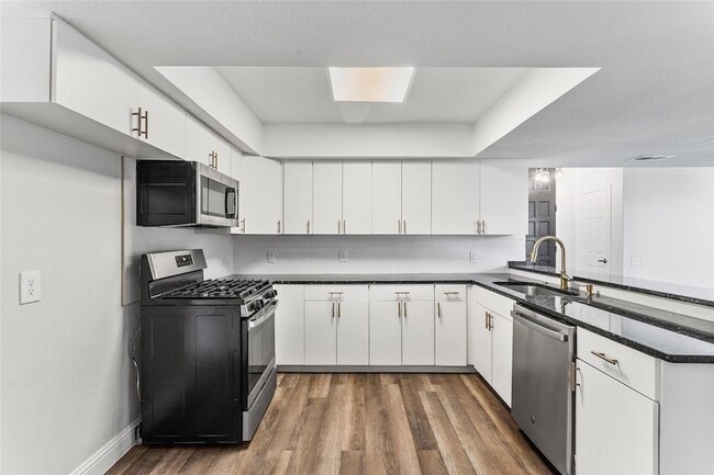 Building Photo - 3210 Coronado St