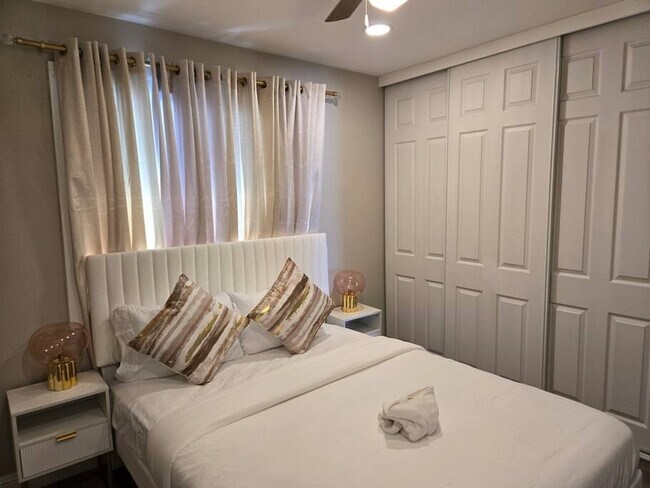 Building Photo - 1063-67 Gillespie Dr