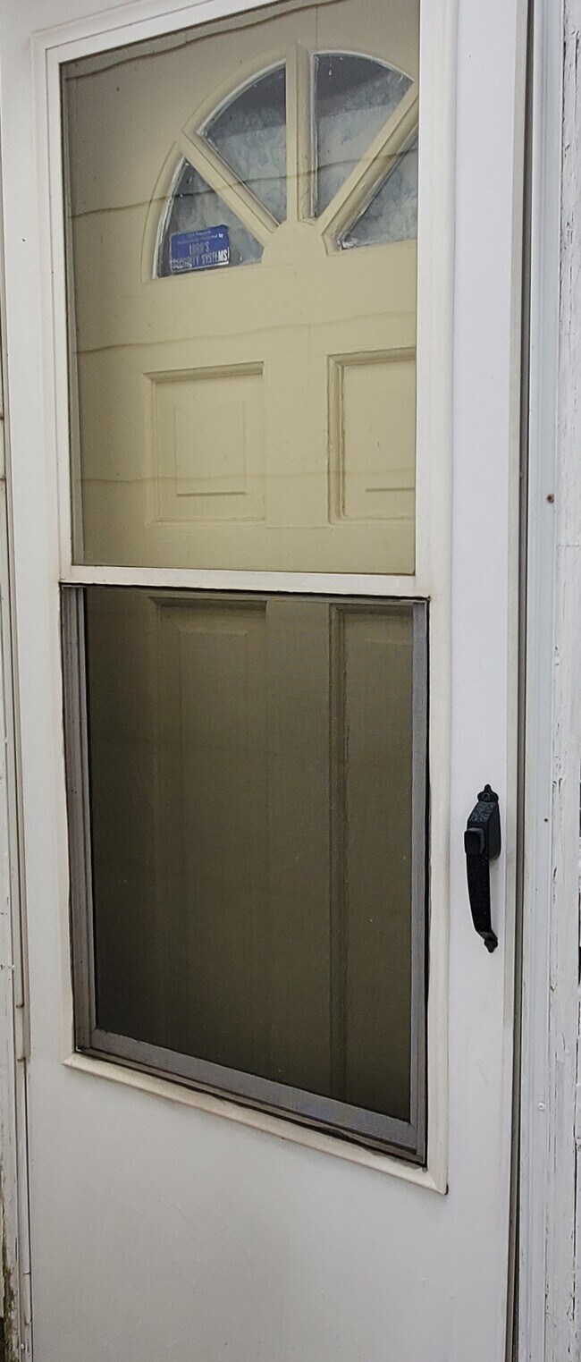 PRIVATE secluded Entrance - 308 11th St