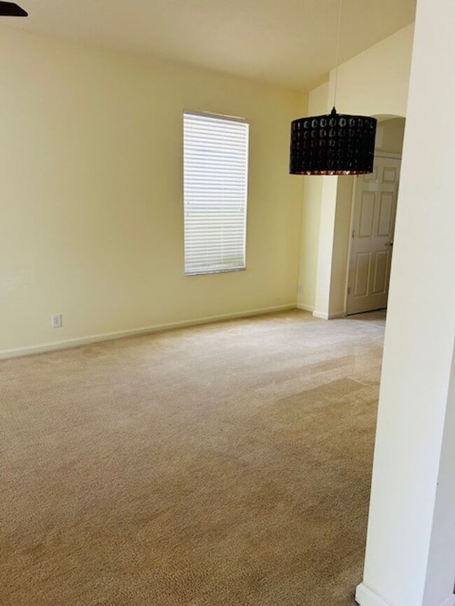 Building Photo - VICTORIA PARK 2-Story - 4 bedroom 2.5 bath 2 car garage AVAILABLE NOW - contact Karen Guardino, R...