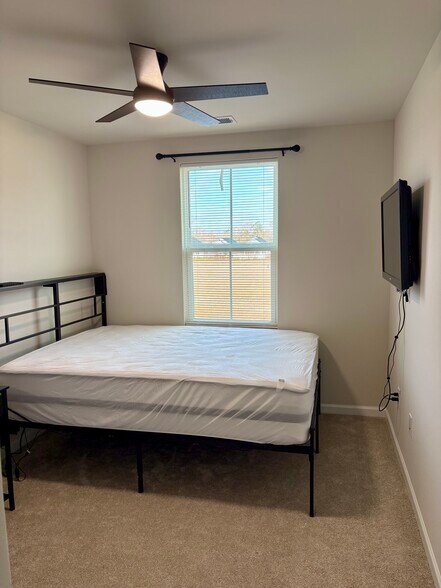 Building Photo - 338 Myrtle Meadows Dr