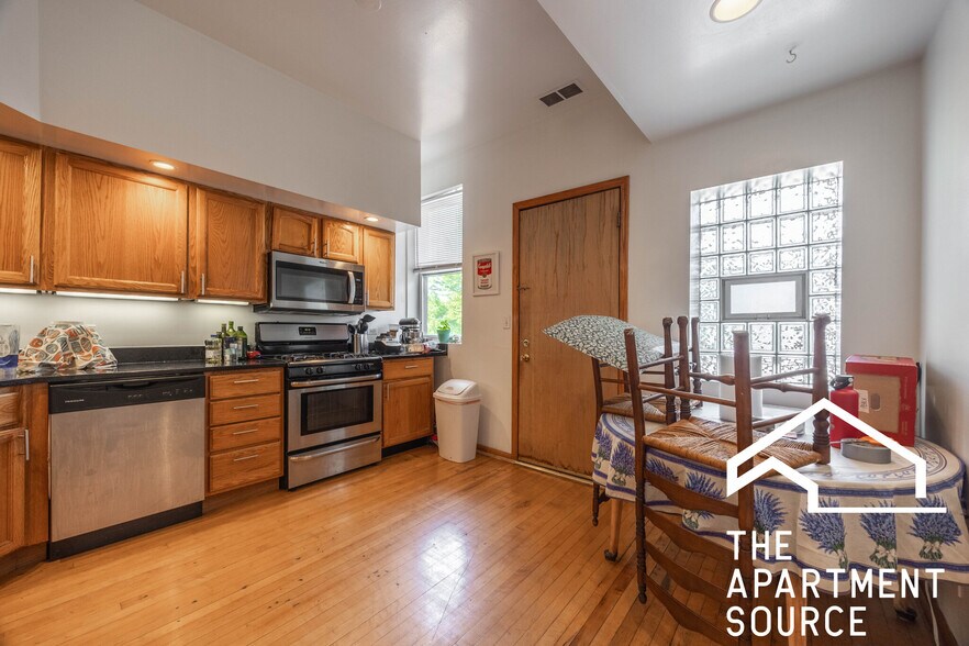 Primary Photo - 2722 N Kimball Ave