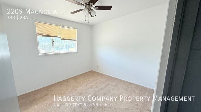 Building Photo - 2209 Magnolia-