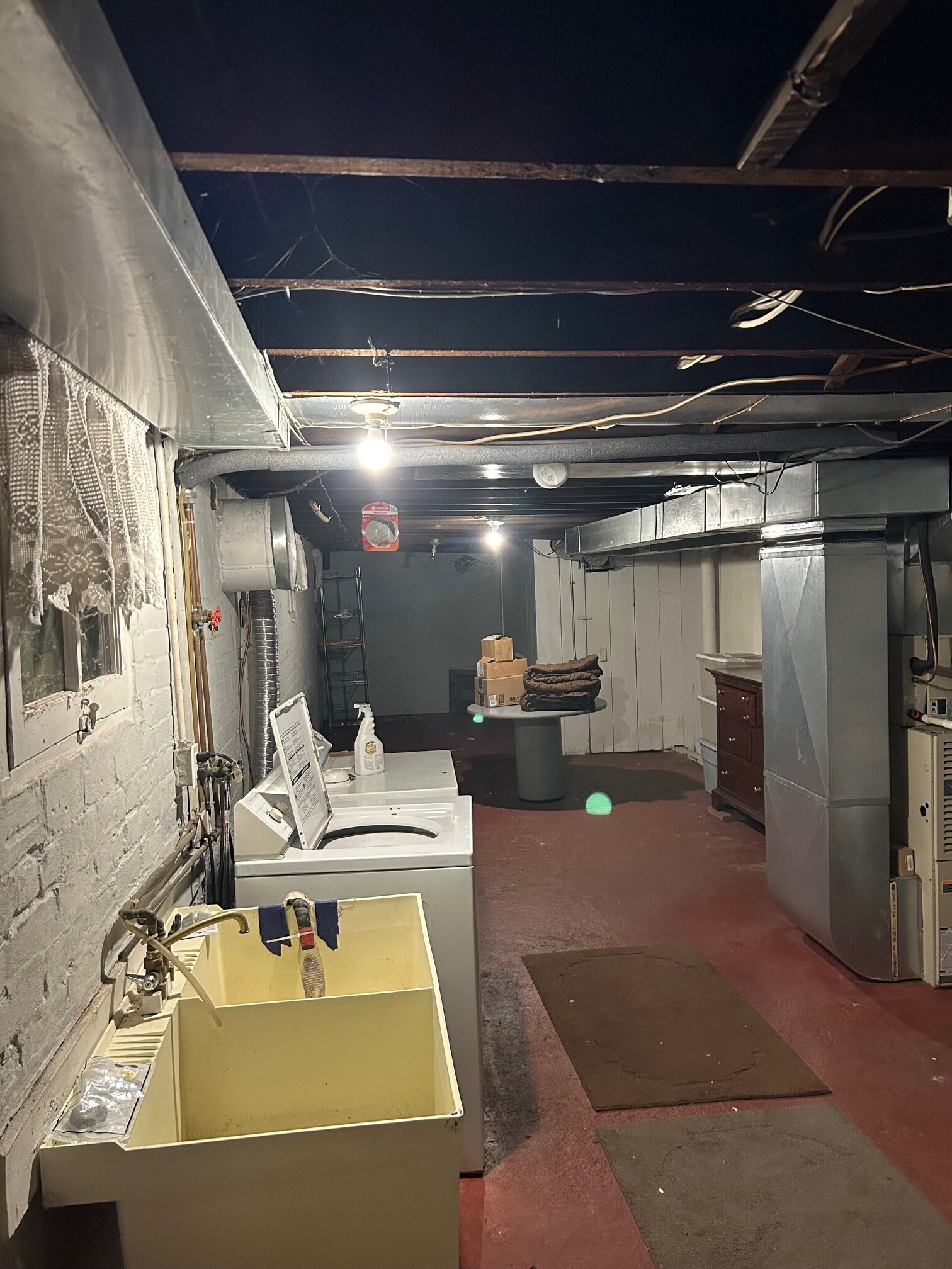 separate basement - 1075 Lakepointe St