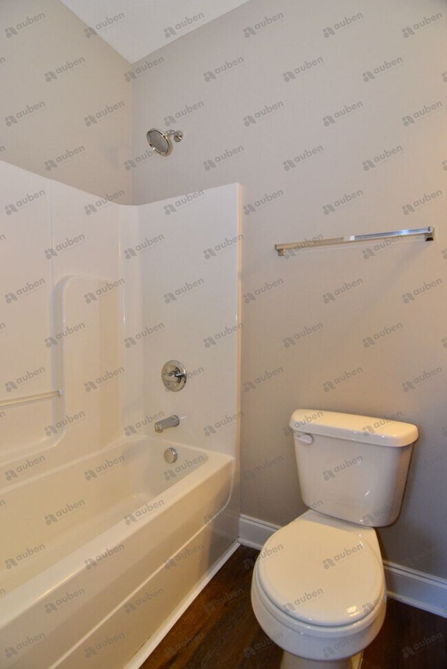 Building Photo - $1,350 - 2 Bed/2 Bath House for rent in Gr...