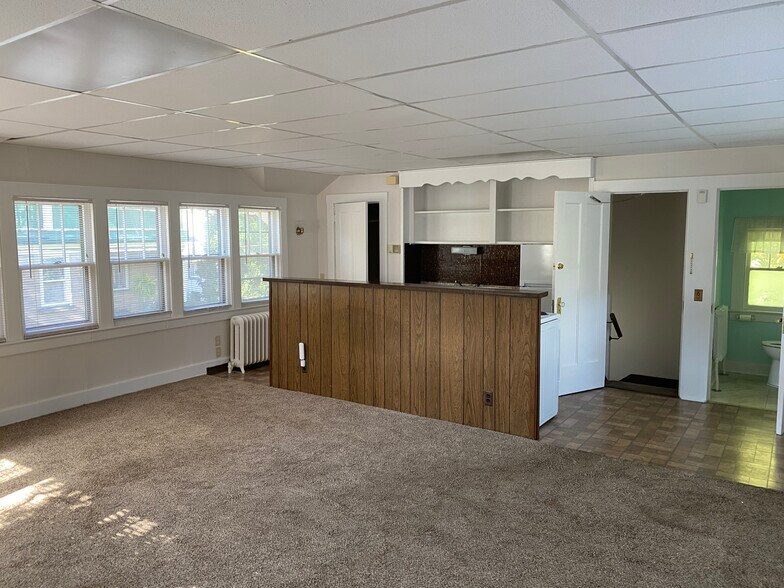 Building Photo - 12 Buckingham St