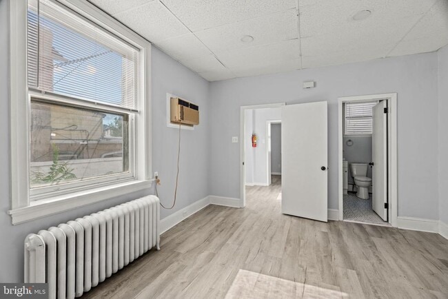 Building Photo - 301 Cedar St