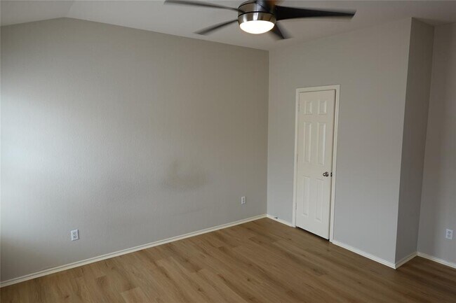 Building Photo - 16100 S Great Oaks Dr